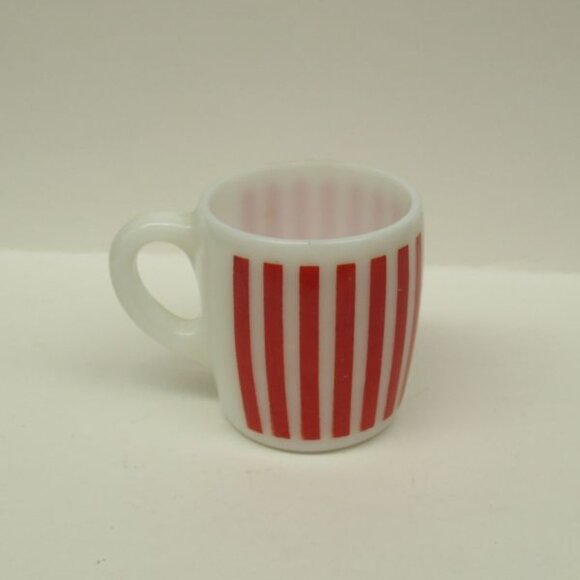 Hazel Atlas Glass Milk White with Red CANDY STRIPE 3 5/8 Inch Handled Mug - Picture 2 of 4